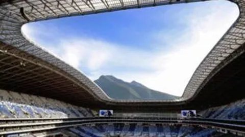 《凌晨告别京城，国安精英与球迷依依不舍送别古加》